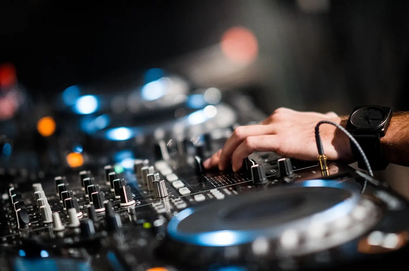 DJ 於香港企業活動現場打碟